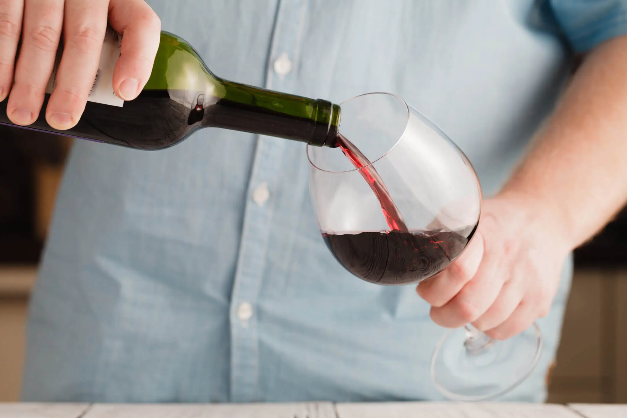 Non tutta l’alcol fa male allo stesso modo: ecco la bevanda alcolica meno dannosa per il corpo