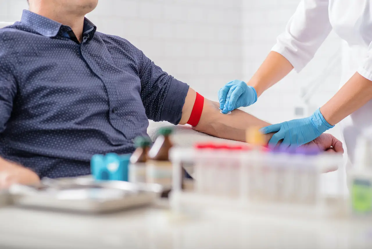 Gli esami del sangue di routine che non devi mai saltare: ecco quando farli