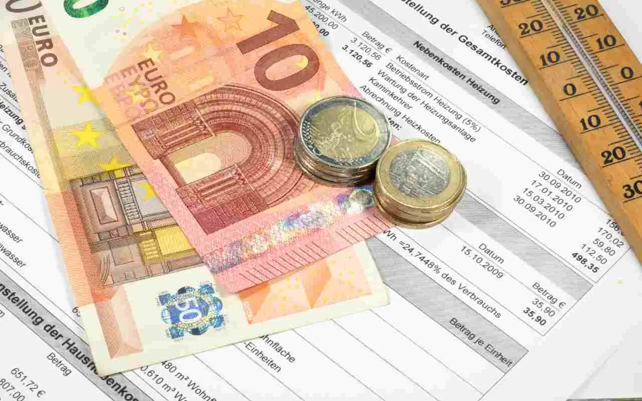 Allarme bolletta telefono fisso: ecco le offerte per pagare la metà