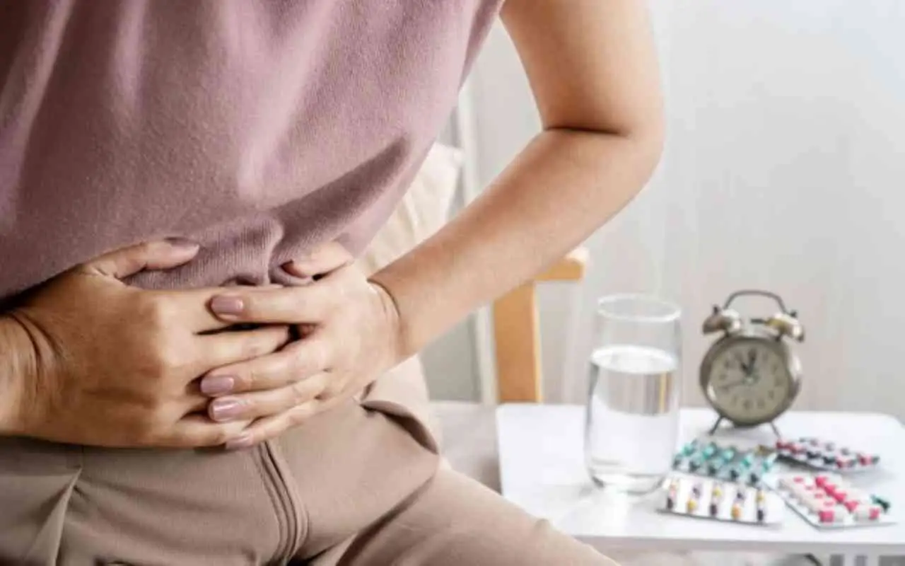 Dolori mestruali fortissimi, quali sono i rimedi immediati? La bevanda calda che li placa