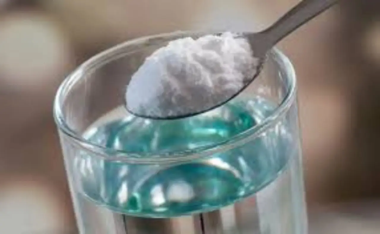 Come far rivivere i mobili in plastica sbiaditi il metodo con acqua e sale